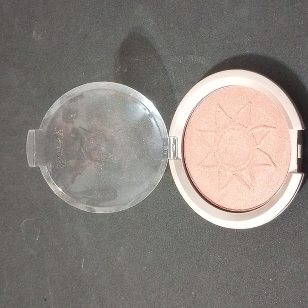 Savy bronzing powder